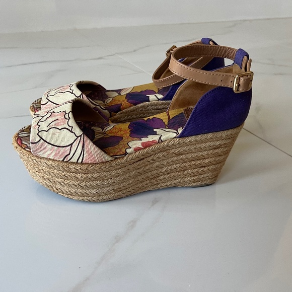 TORY BURCH Sherri Mid Wedge Espadrille Canvas Purple Floral Platform Sandals 7 - Picture 1 of 6